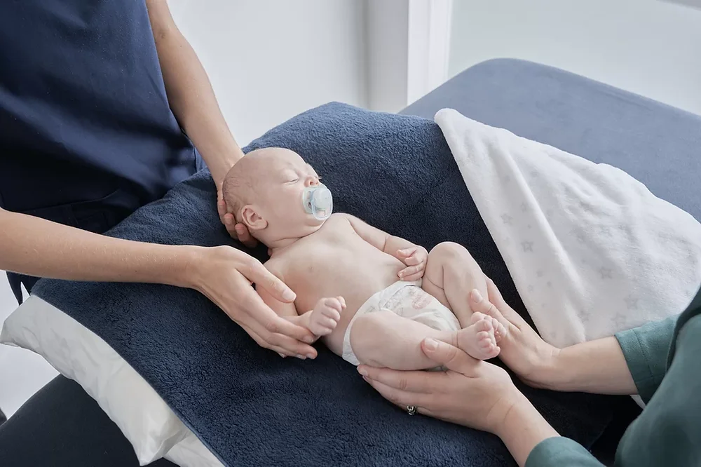 Imagine pentru articolul „Osteopatia în Problemele de Supt, Colici și Reflux la Bebeluși”